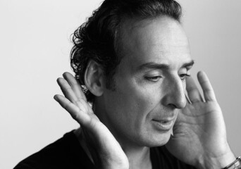 Alexandre Desplat zaprasza za kulisy sesji nagraniowej „Honor of the Kings” - okładka
