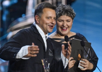 Marcin Macuk i Zuzanna Wrońska z nagrodą za muzykę do „Hot Spot” na 51. Festiwalu Polskich Filmów Fabularnych w Gdyni - okładka